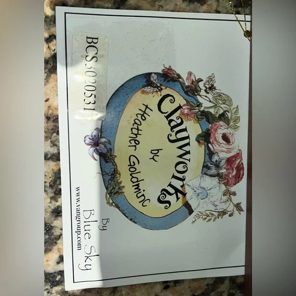 Vintage Heather Goldminc Charming Pink Figurine with Floral Hat - Picture 9 of 9